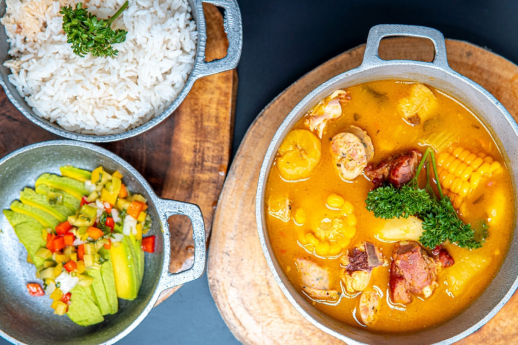 Disfruta la receta original del sancocho dominicano en La Hacienda Park