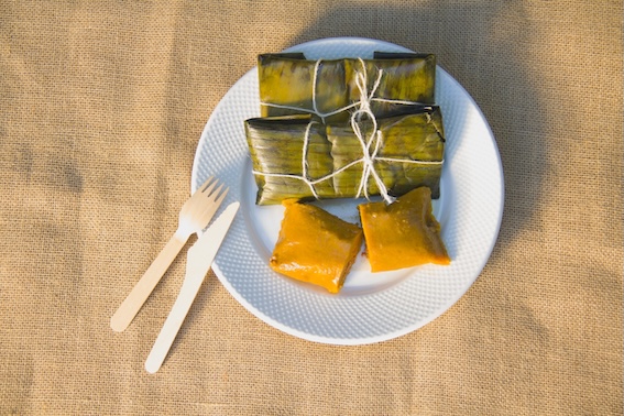 pastel en hoja, plato tipico de la gastronomia dominicana que se puede comer en Punta Cana 